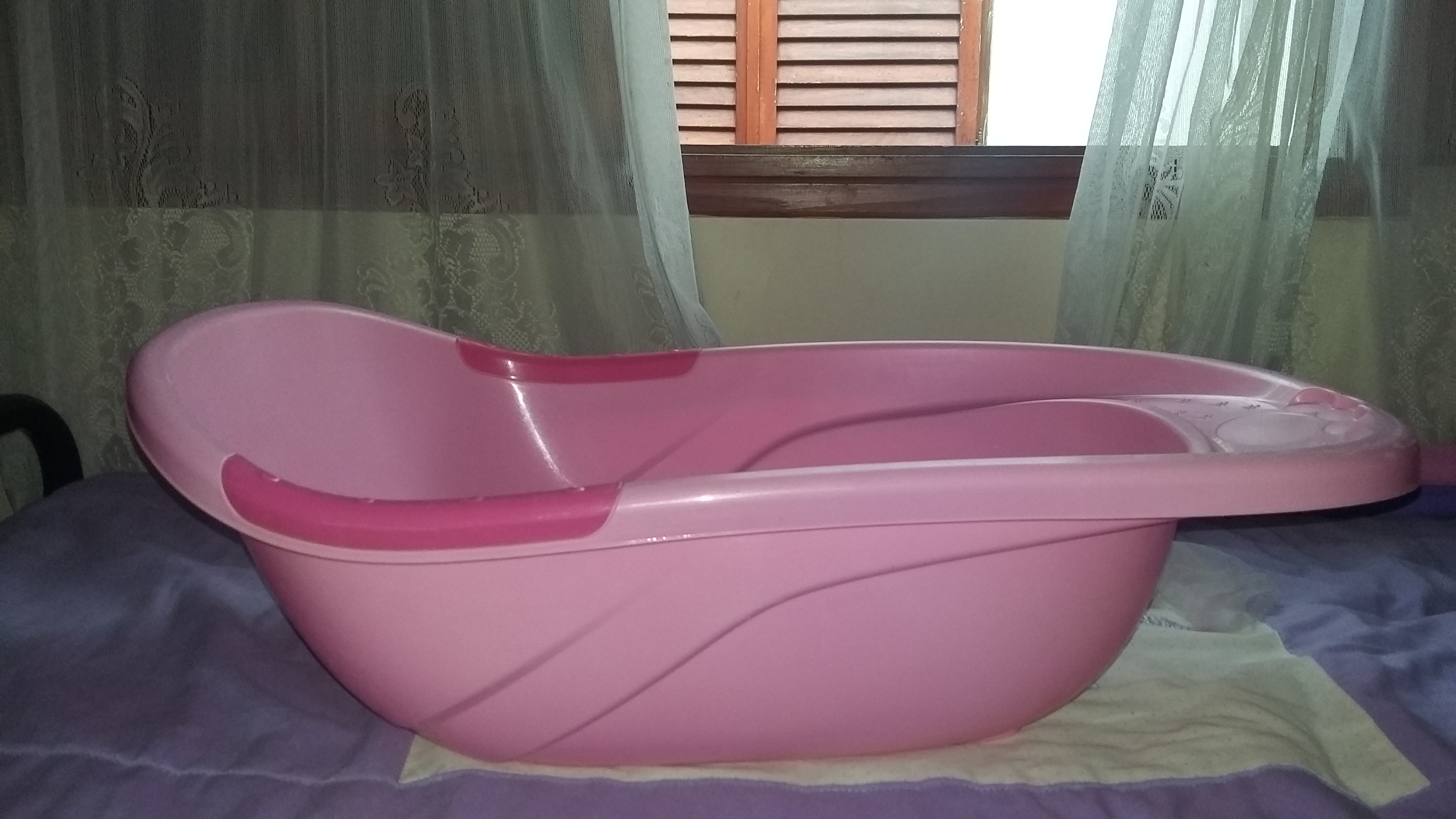 VENDO BAÑÑADERA, MOCHILA PORTABEBÉS Y GIMNASIO